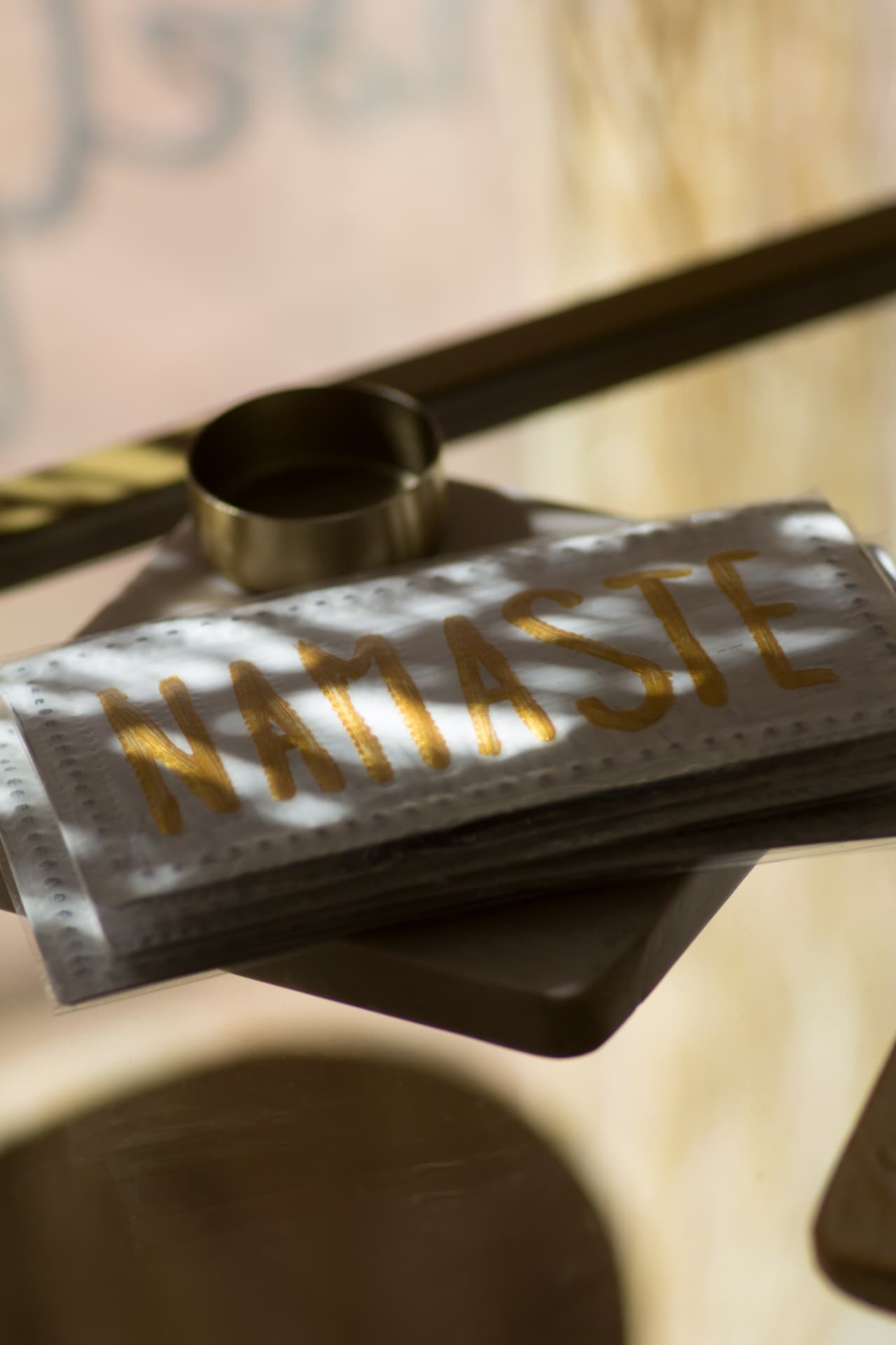 Namaste-Detail im Natural Studios