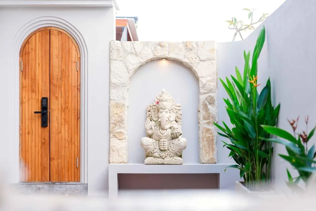 Amartya Villa Bali — Eingang mit Ganesha